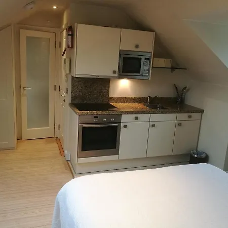 Western Road Guesthouse- *