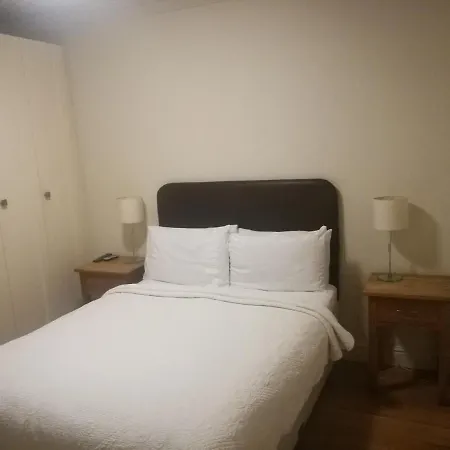 Western Road Guesthouse-